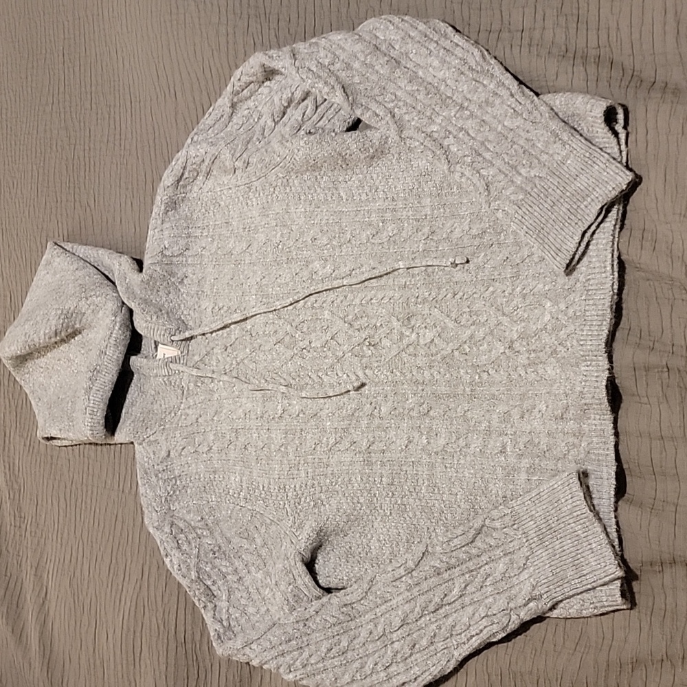 Court & Rowe gray cable knit hooded sweater. Medium